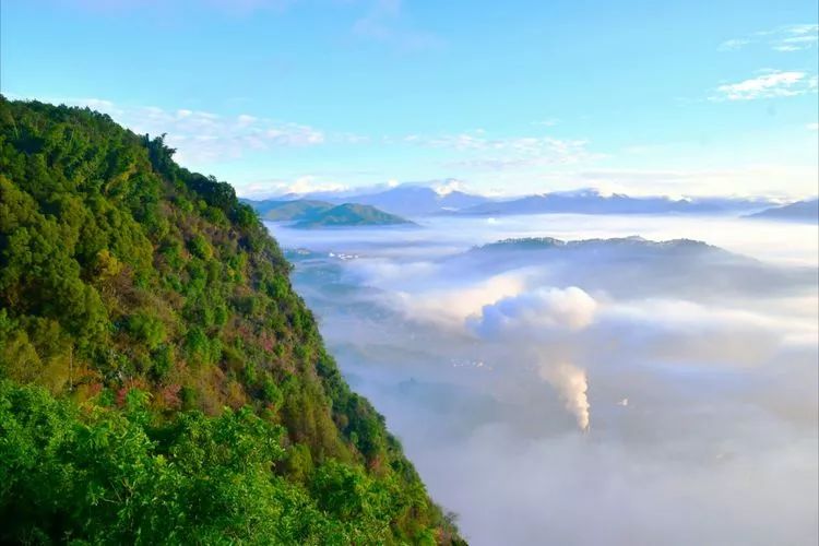 攀普洱天壁山之西门崖子：一日凌云出，群山齐失自高心