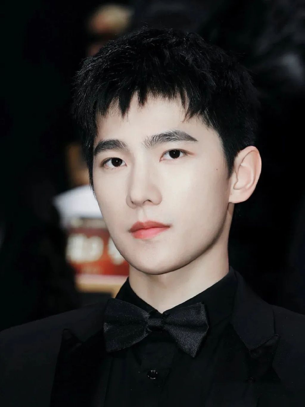 一款最帅气的男士发型,成熟男士头发稀少适合剪什么发型