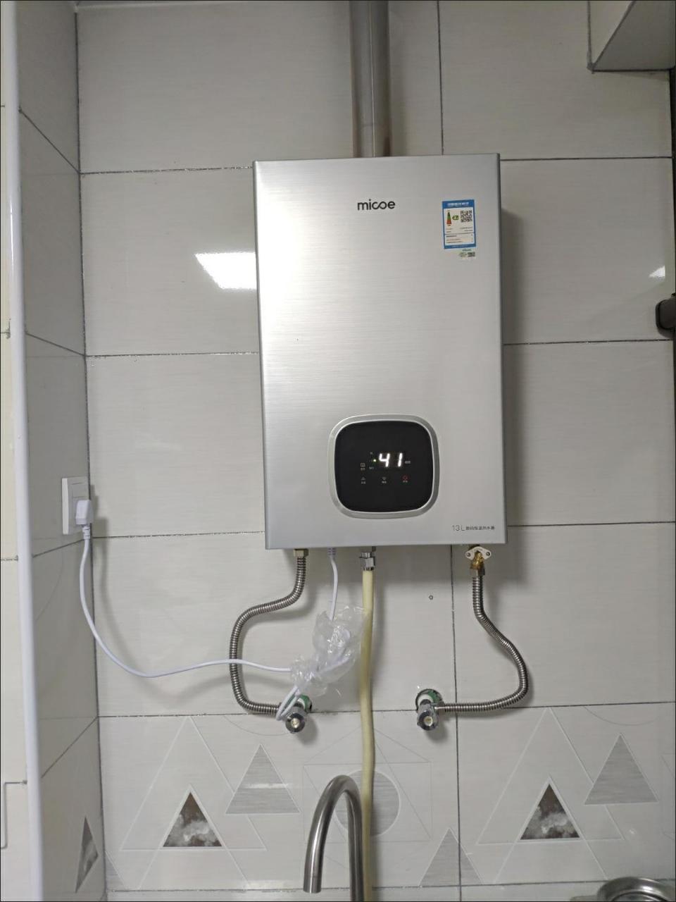 美的燃气热水器安装费大概多少钱,燃气热水器安装费要400多正常吗