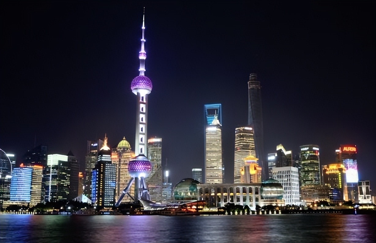 养父母靠煤气养大女儿20年后寻亲,养父扛煤气罐供女孩读到博士