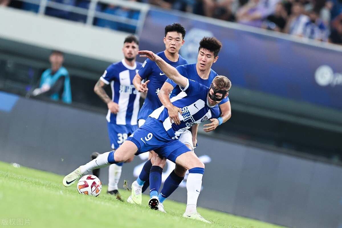 天津津门虎各个球员穿的球鞋,于根伟津门虎最新发布会