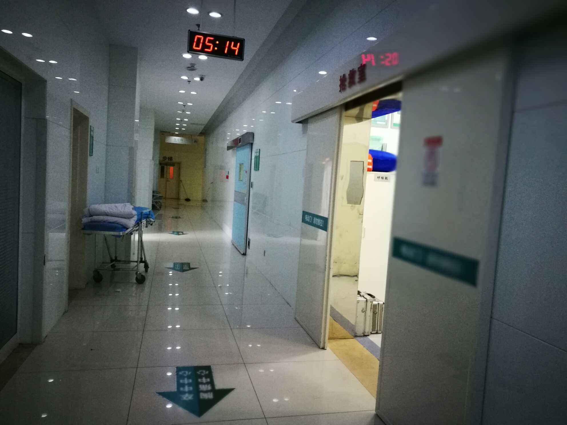 不离不弃照顾煤气中毒植物人,相恋八年男朋友变成植物人