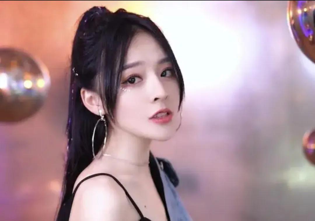 抖音网红歌手戴羽彤,抖音唱歌网红最火前十名歌手