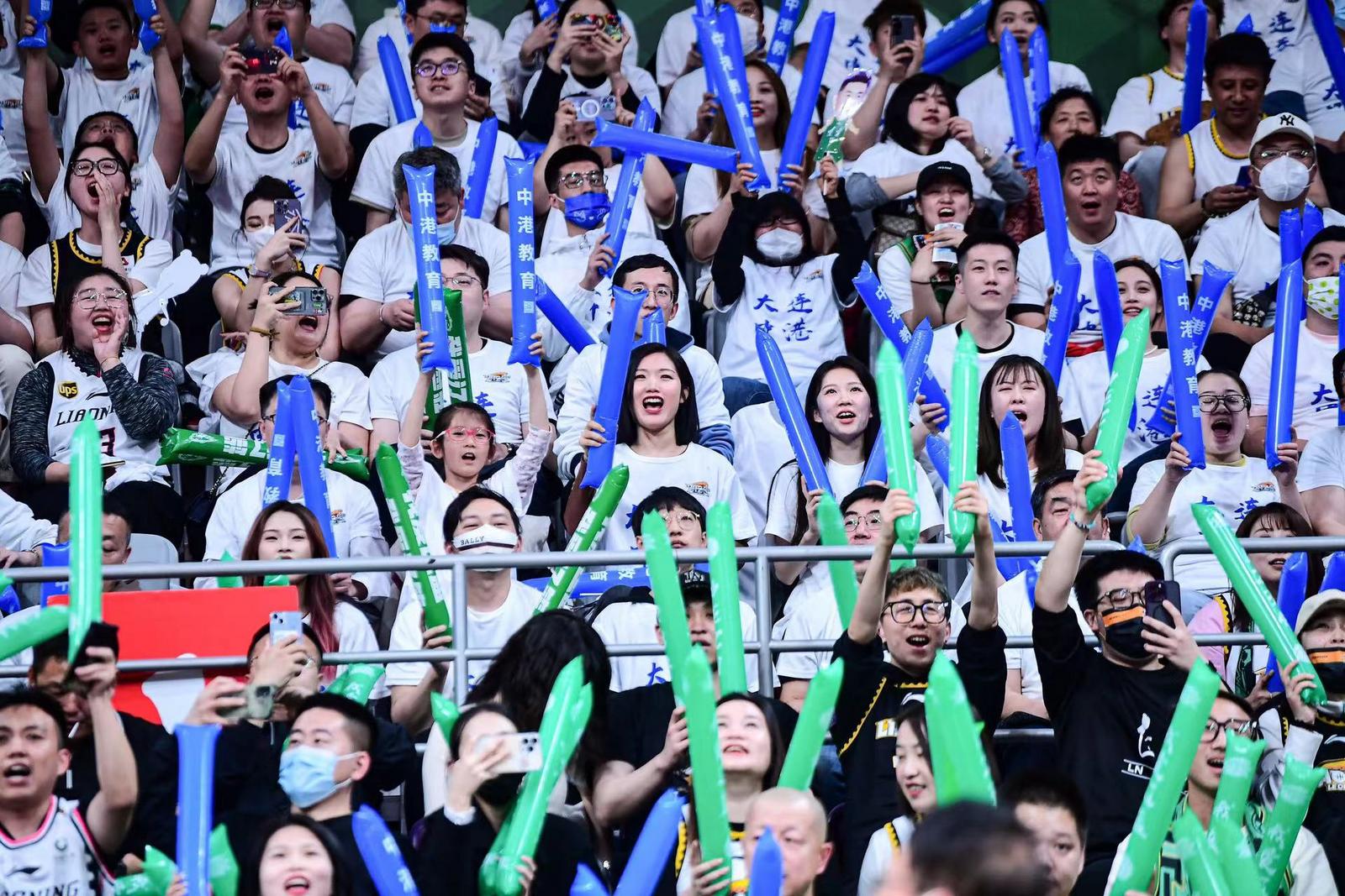 给球迷的一封信,致歌迷朋友们的一封信