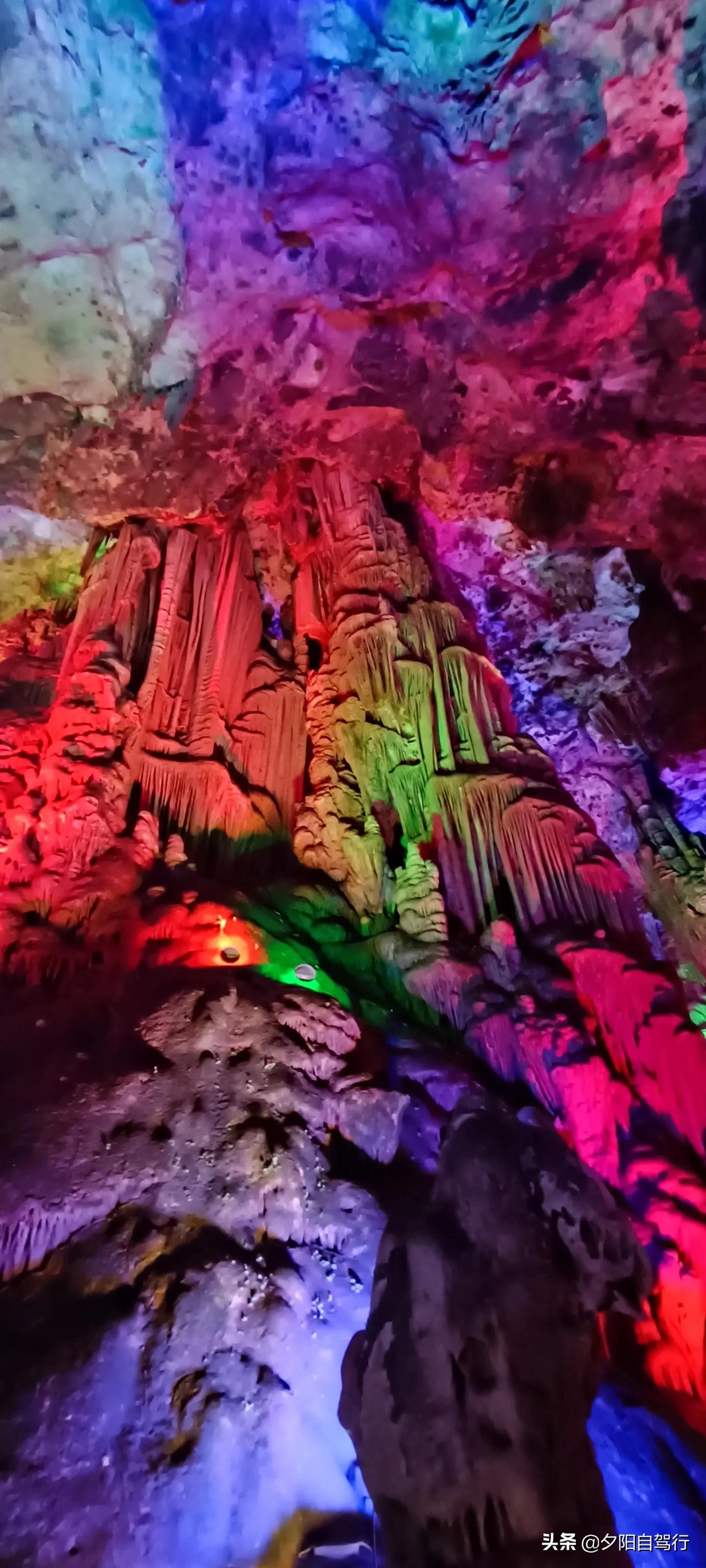 钻进钱眼图片,柞水溶洞之时光隧道