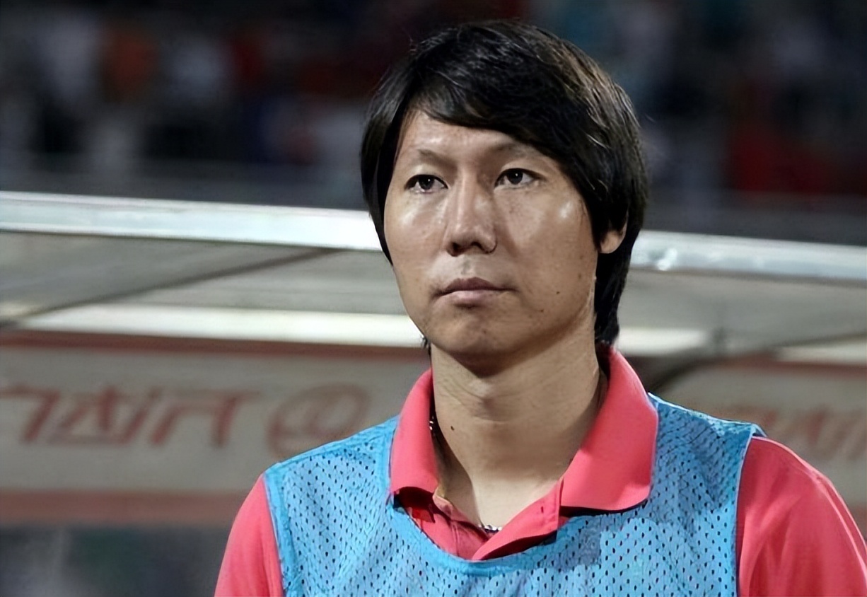 场上球王，场下海王！曝李铁国外有2个老婆