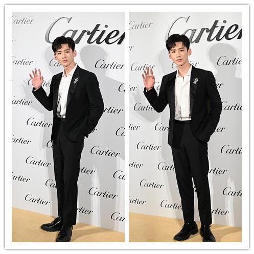 白敬亭美式复古穿搭,白敬亭黑色西服套装内搭黑打底