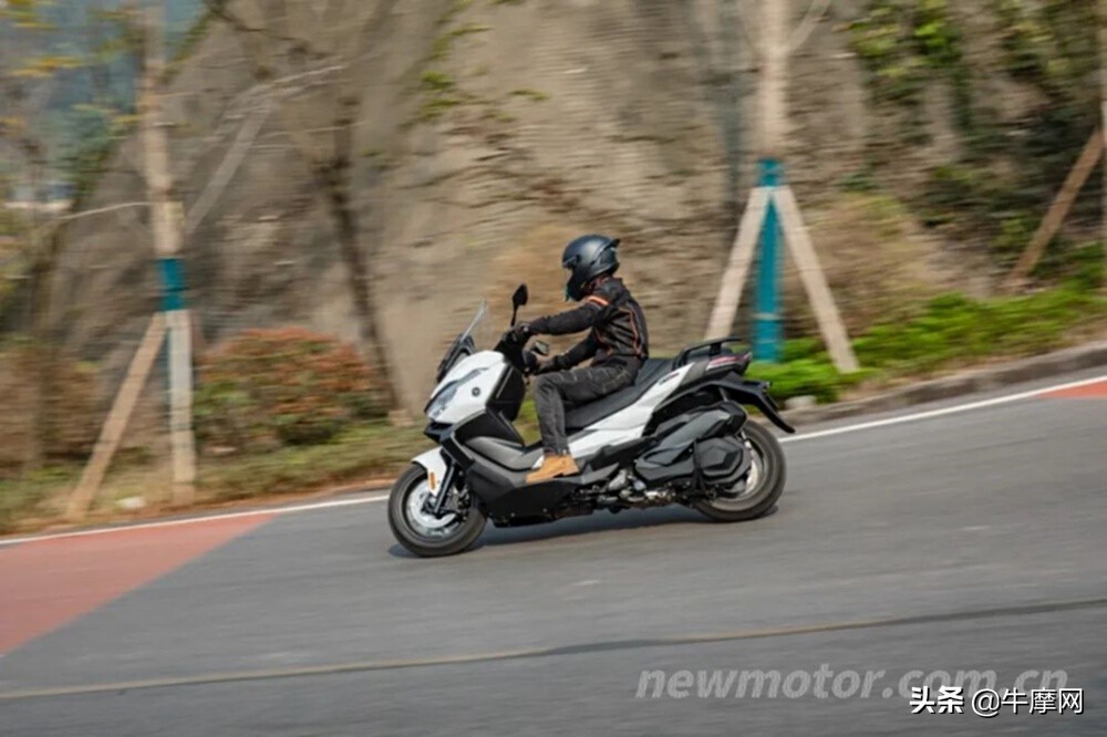 无极SR4Max｜宝马C400GT｜光阳赛艇S350横评（下）：出道即巅峰？