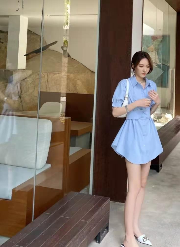 女人尽量少穿黑色衣服,女人到了中年尽量少穿这2个颜色