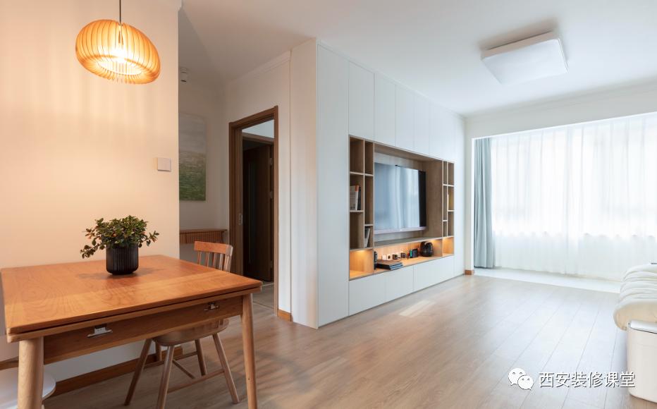 三室二厅简约大白墙原木,135平米大白墙原木风