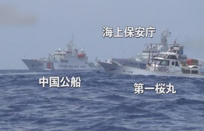 南海海警船与菲律宾对峙,菲律宾侵闯黄岩岛！中国海警发声