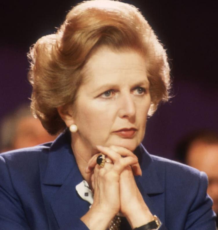 1984年，香港回归谈判陷入僵局，*小平邓**先发制人：不介意使用*力武**