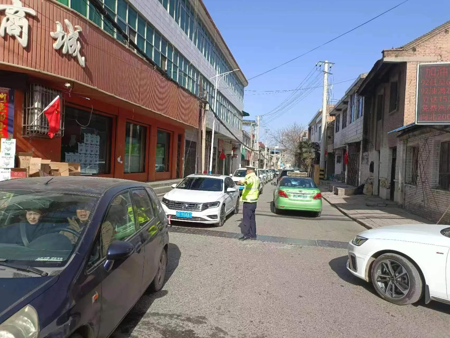 公安春节不打烊民警在岗保平安,县交警圆满完成春节安保任务