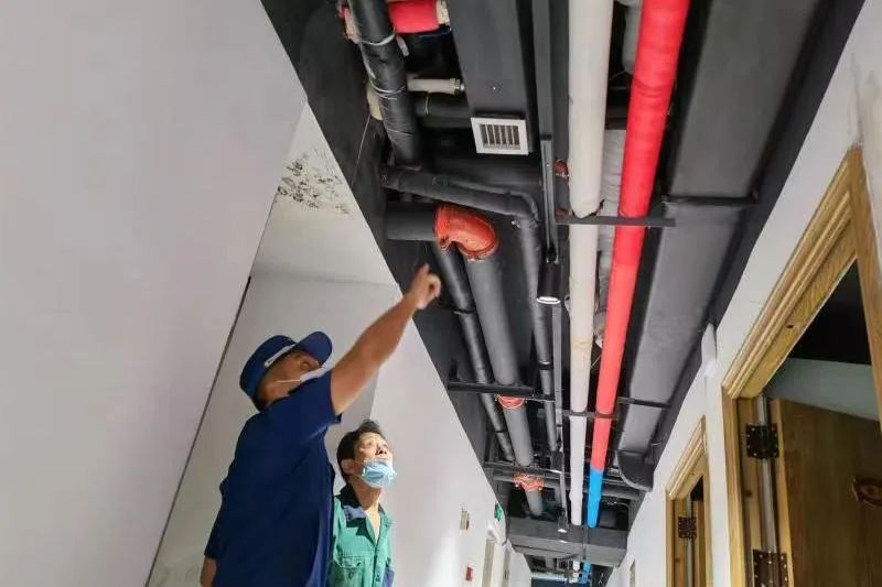 消防大队对党政大楼进行消防检查,消防大队开展消控室检查