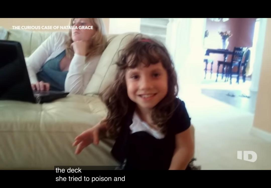 夫妇好心收养6岁女孩，发现竟是20岁侏儒假扮，还试图杀死他们