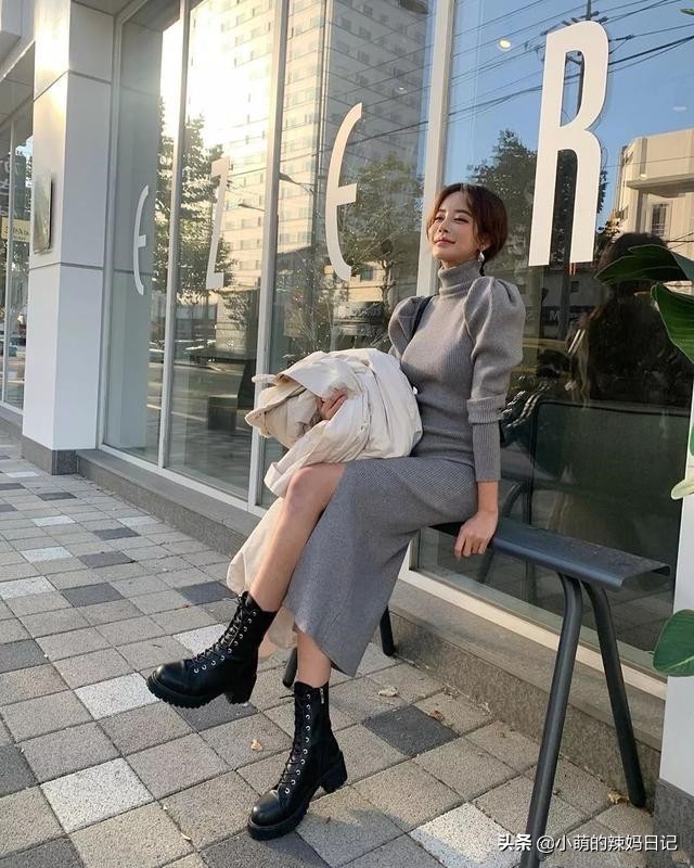 穿碎花连衣裙配什么样的鞋子好看,55岁女人穿黑色连衣裙配什么鞋子