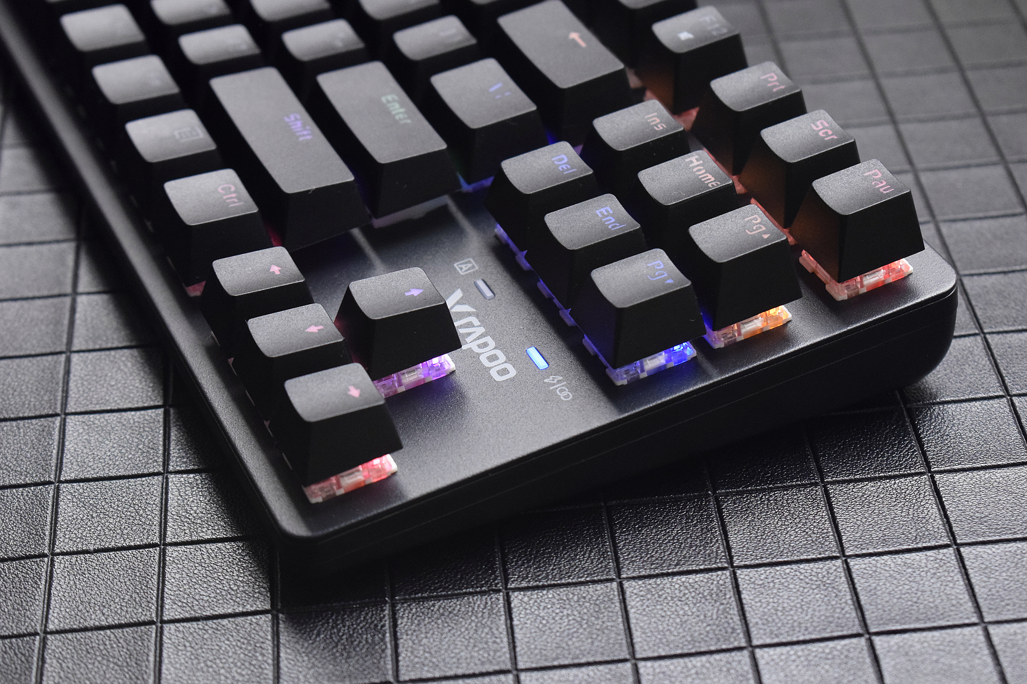 雷柏v500pro红轴键盘测评紫色,让游戏更自由雷柏v500pro多模键盘
