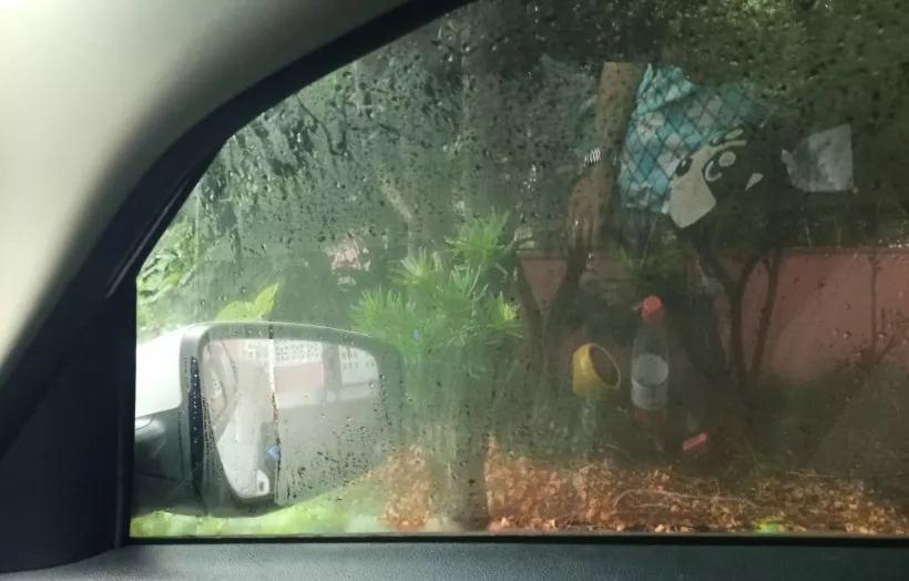 雨雪天气车窗起雾怎么开空调,雨雪天气车窗起雾怎么处理一下