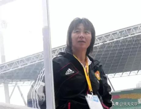 中国女足守门员高虹球场上赶鸟,女足高虹十大扑救