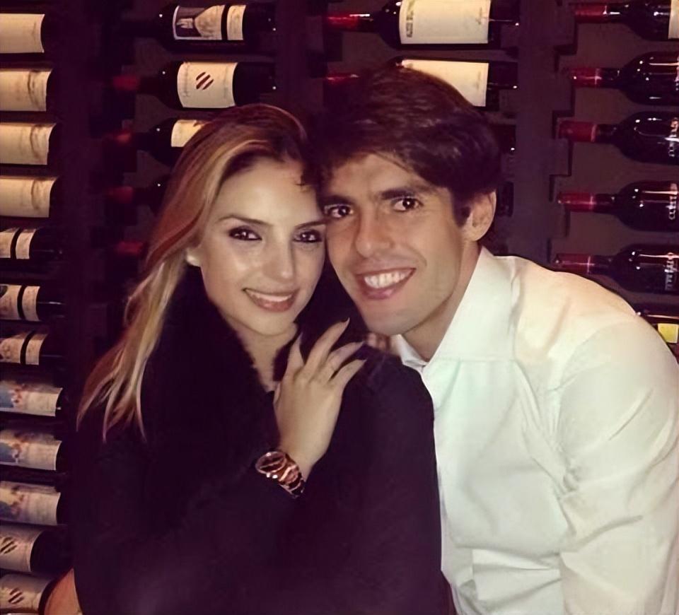 卡卡和梅西的关系,卡卡和前妻谈恋爱视频