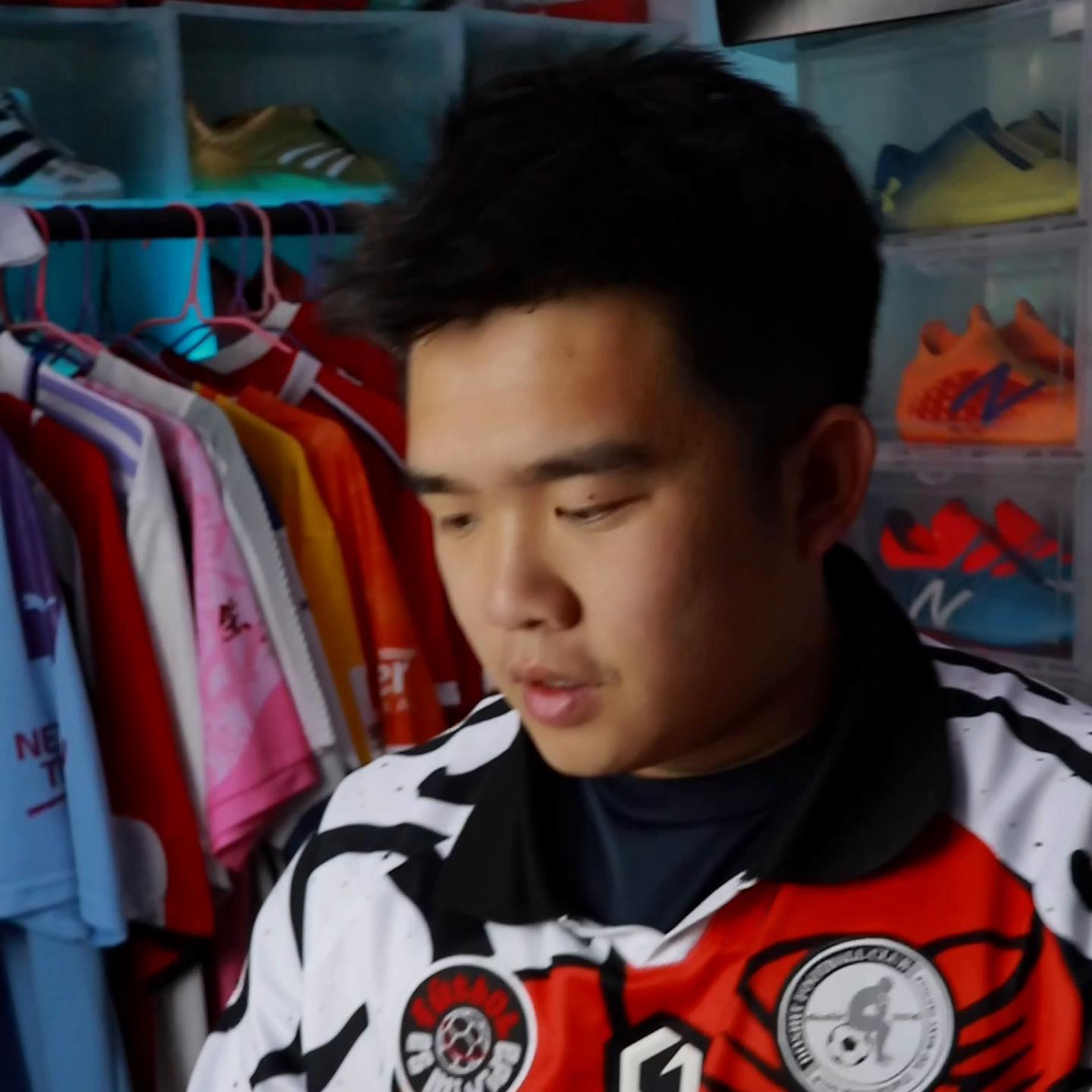 第一批球鞋已经收到了，来看一下都有哪几双吧！里面有你期...