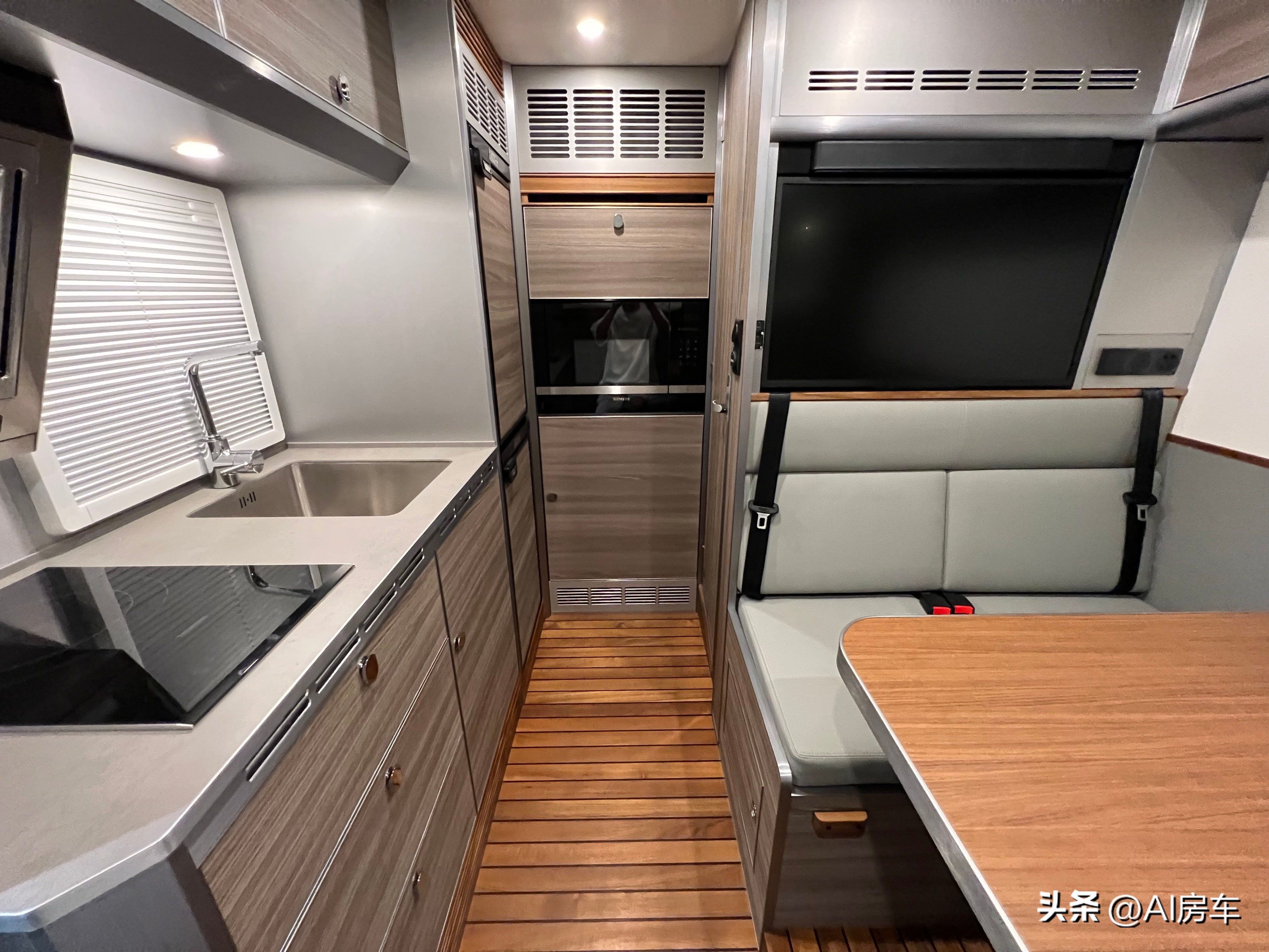 非常少见的阿莫迪罗福特f550房车,f550锐行者越野房车户外旅游视频