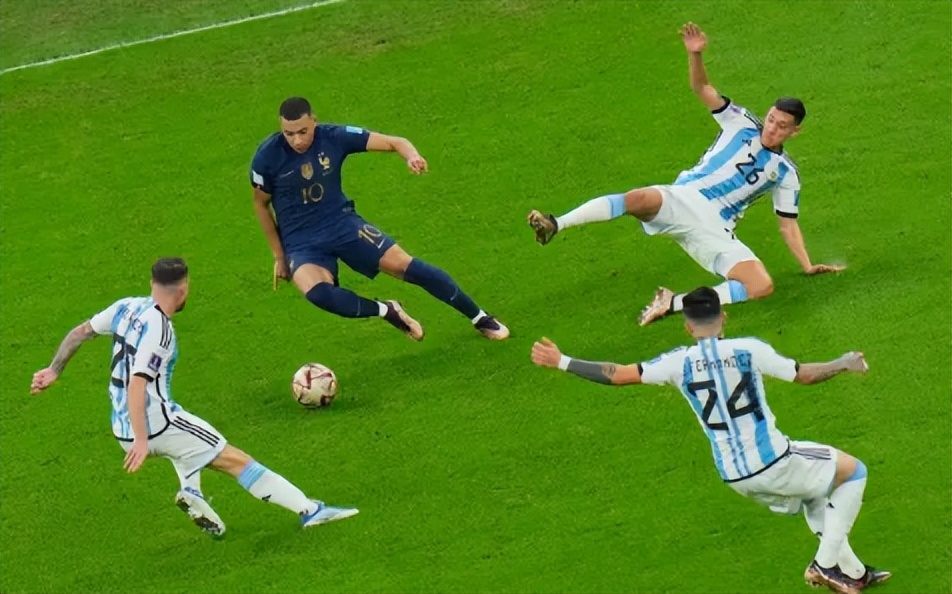 精彩至极的决战！梅西姆巴佩巅峰对决，一代球王就此登基！