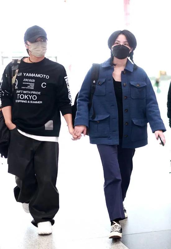 网友晒王菲谢霆锋同框照,王菲谢霆锋高调秀恩爱久违的同框