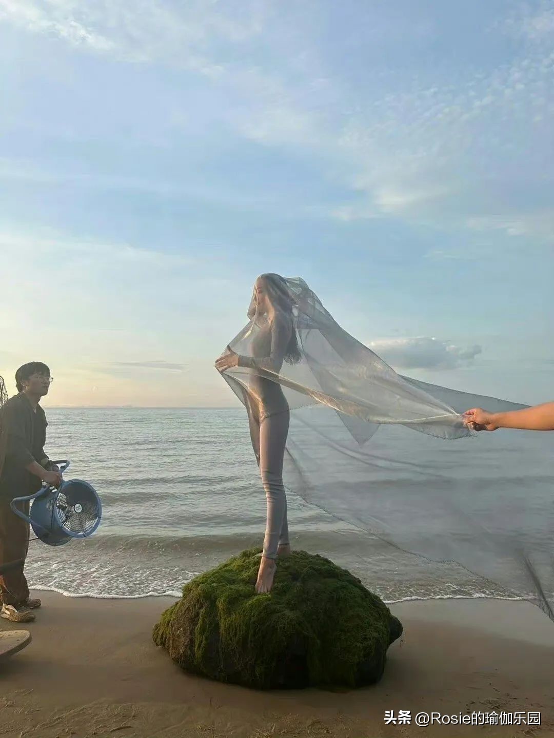 44岁舒淇保养太好肩颈曲线似少女,47岁的舒淇身材依然保持完美