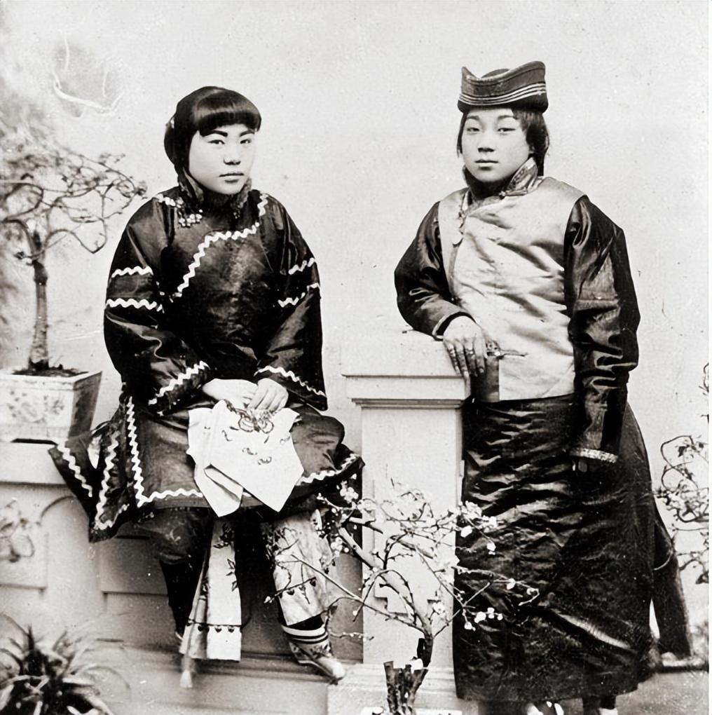 德军屠杀犹太女人的真实影像,纳粹集中营屠杀女性暴行案