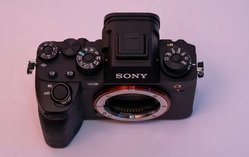 又来搞事情了！索尼α1硬核拆机