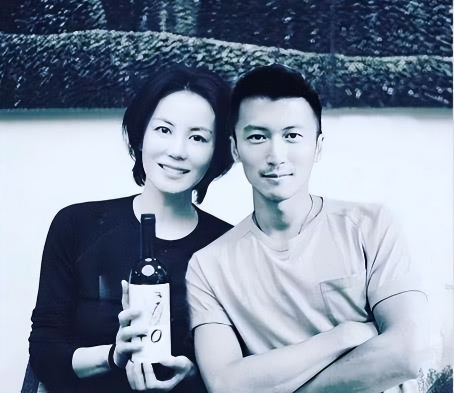 王菲和谢霆锋谈恋爱时候的年龄,王菲谢霆锋分别年龄