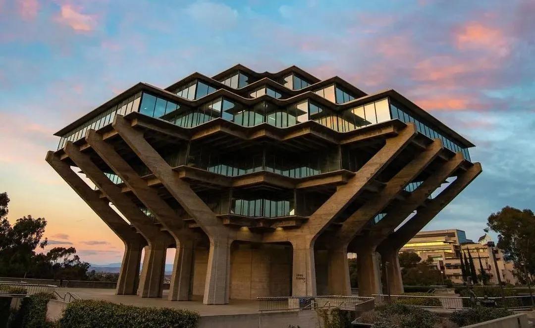 加州人最爱的UC三巨头之一，景美饭好理工牛，一般人真高攀不起