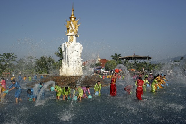 民族特色文化的发展趋势,56个民族里面文化最齐全的有哪些