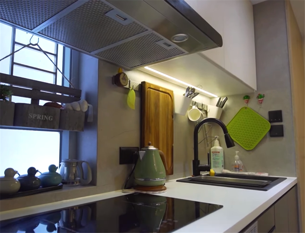 香港一家三口小户型,香港一家人蜗居小户型