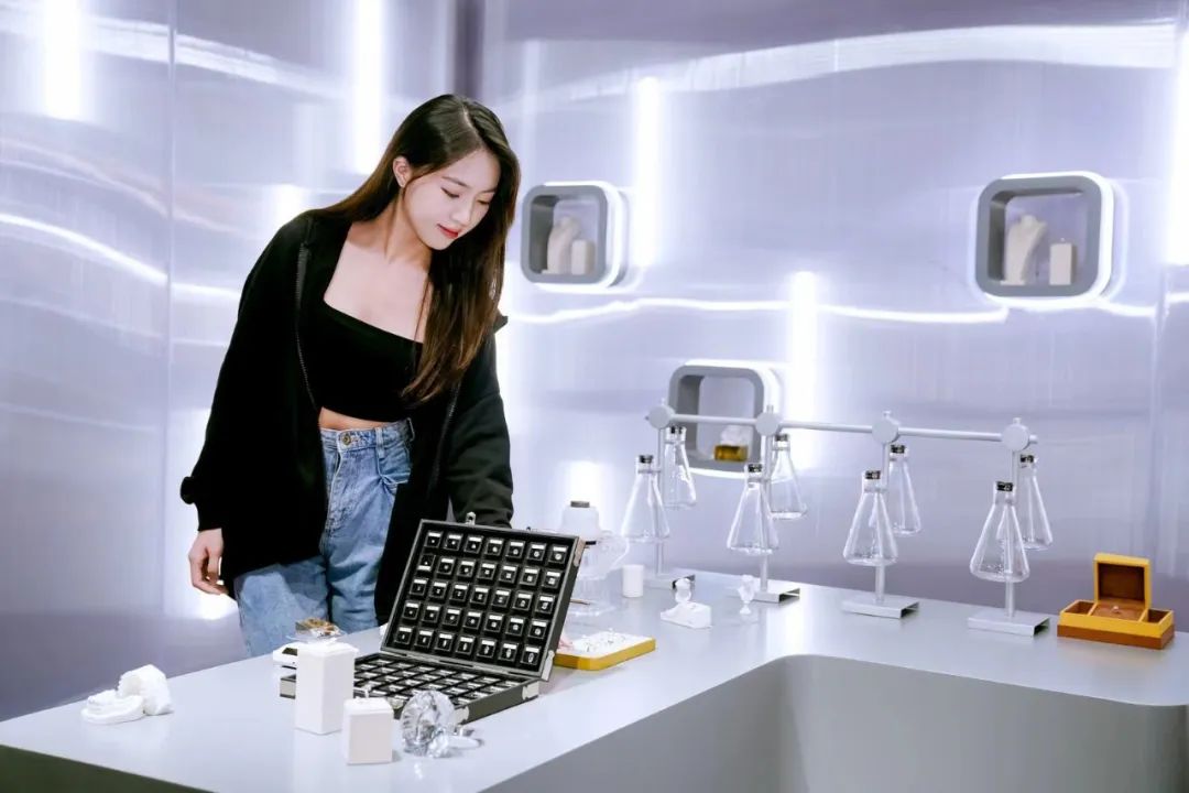 贴钻石的三轮车,深圳钻石三轮车