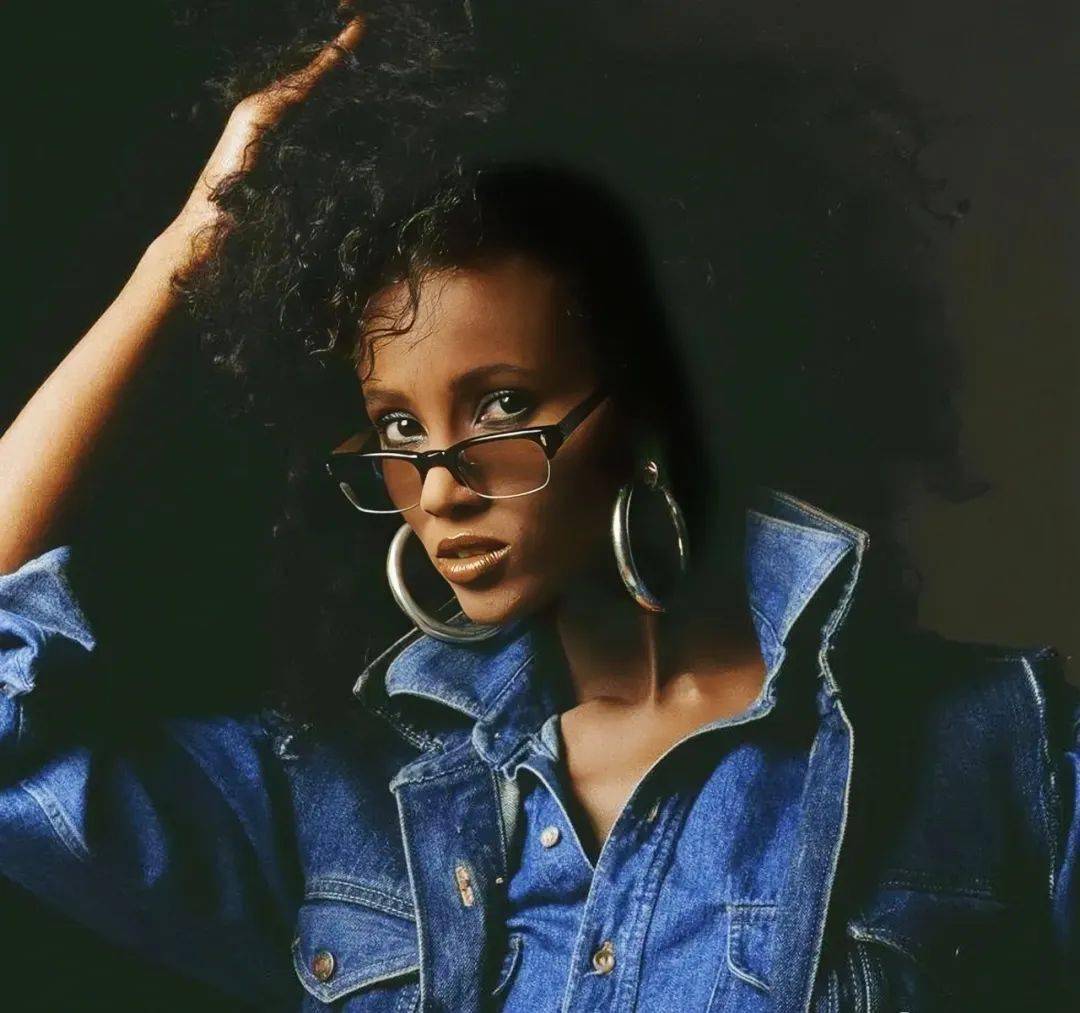 大卫鲍伊时尚风格,大卫鲍伊和妻子伊曼