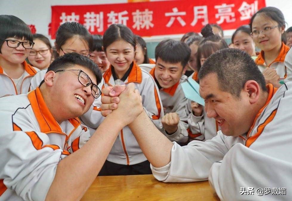 高中生掰手腕骨折责任怎么分,高中生掰手腕骨折谁负责