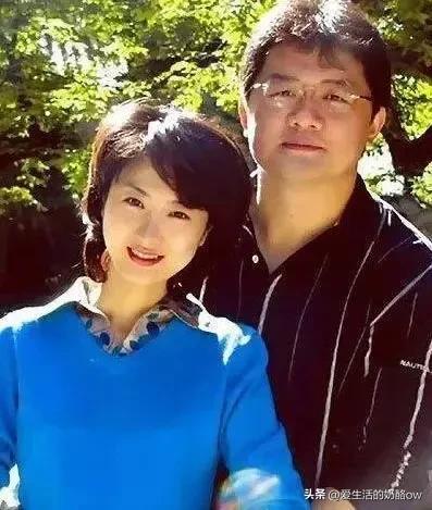央视主持人张斌婚内出轨女同事，妻子大闹冲进央视直播间
