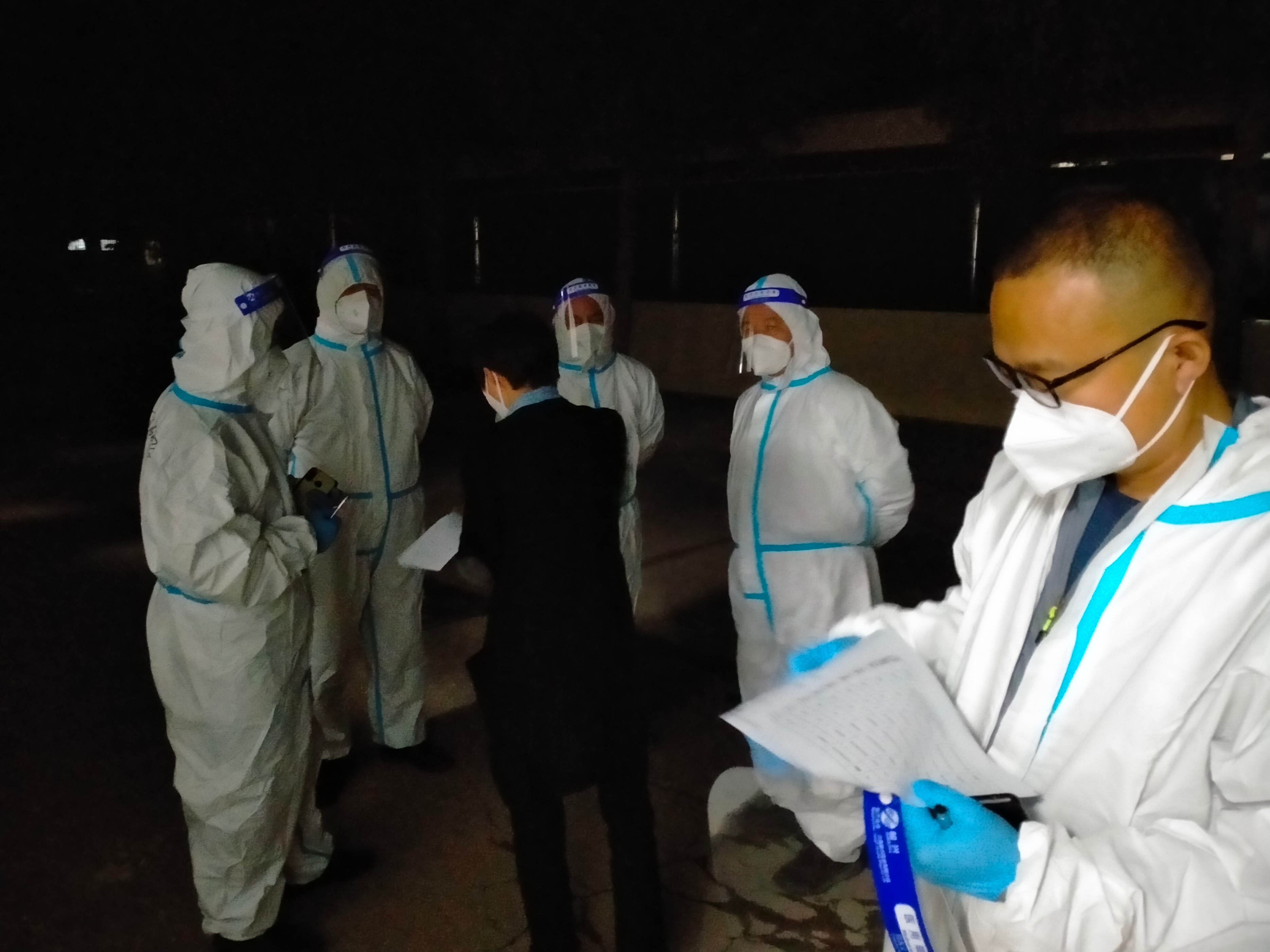 中铺受伤了，但我们从来不怕亦不会退缩