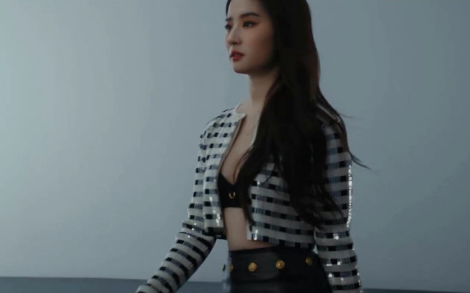 刘亦菲的内衣照，揭露攻击女性穿着的乱象，神仙姐姐碍了谁的眼？