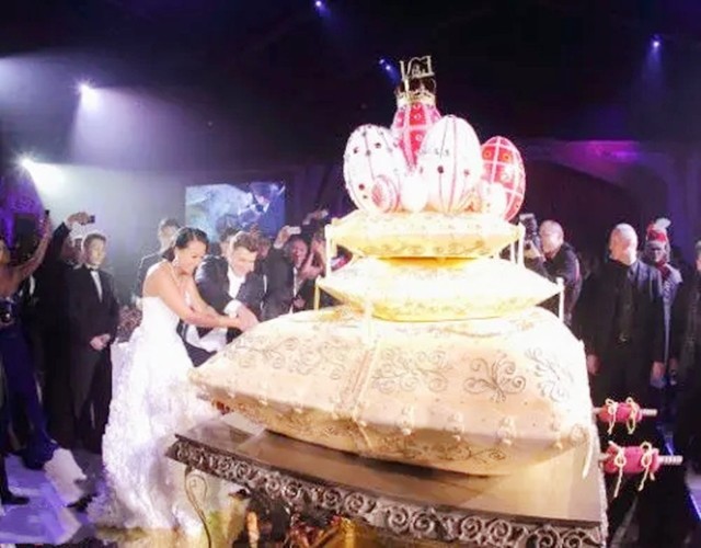 棣欐腐璞棬濂充汉鍑鸿建,棣欐腐濂虫槦琚瘜璞姏寮冪敓涓夊瓙