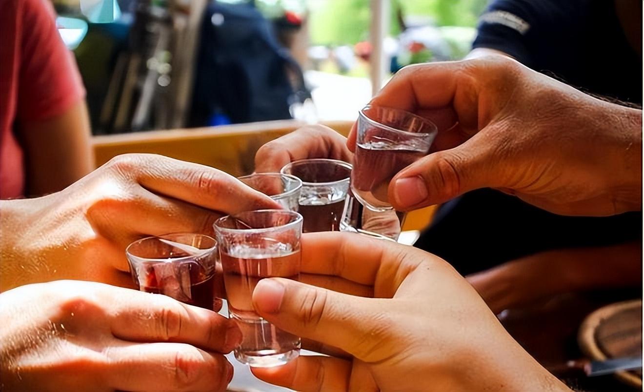 一男子按摩，被*技师女**误碰*体下**索赔1.5万，法院驳回：是惯犯