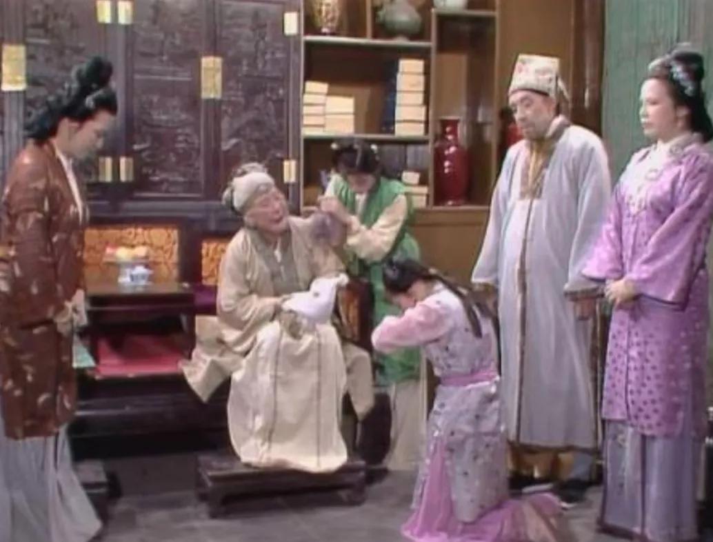 王熙凤认小红做女儿是什么意思,红楼梦王熙凤认女儿