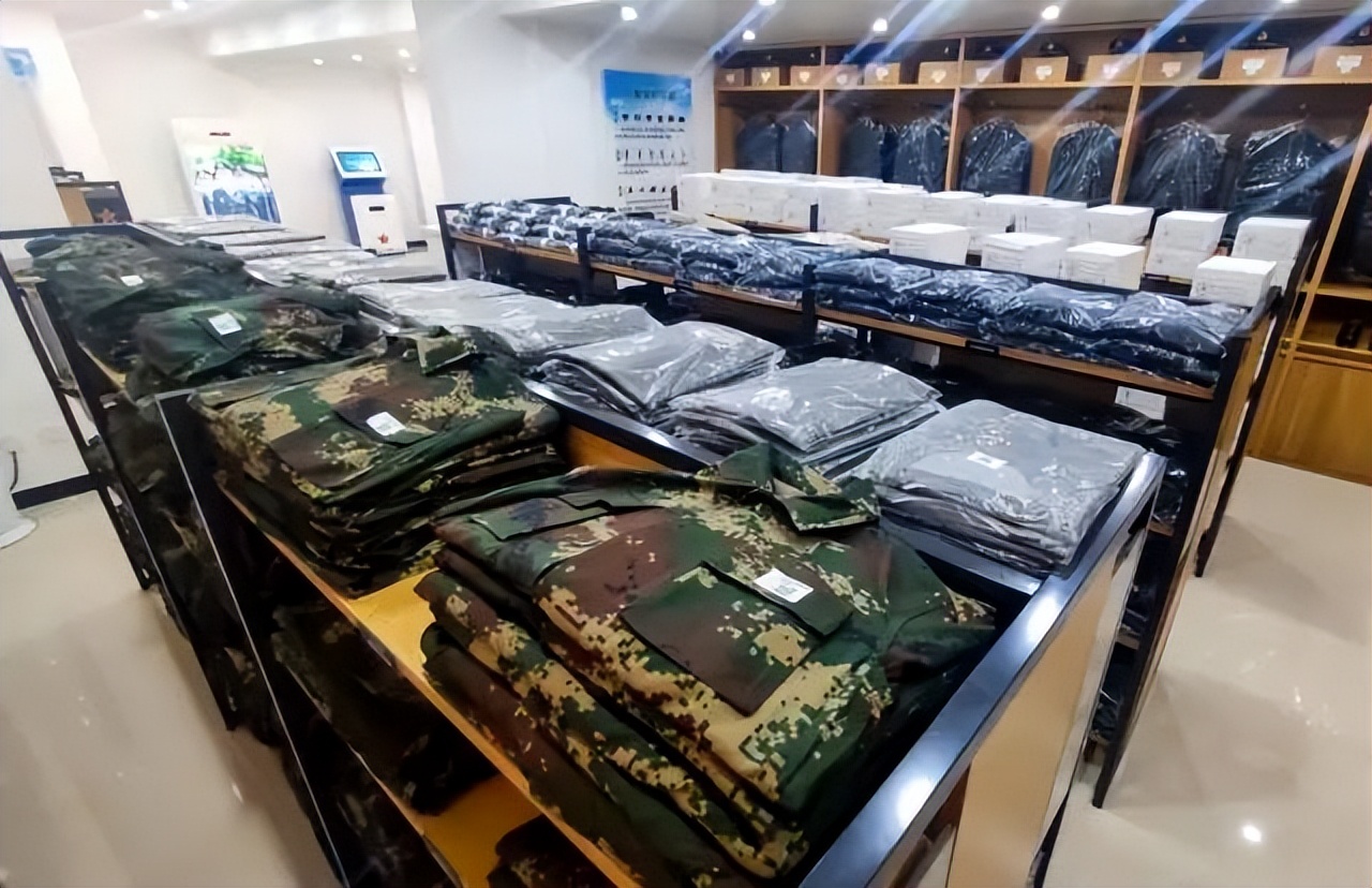 部队被装开箱,部队被装