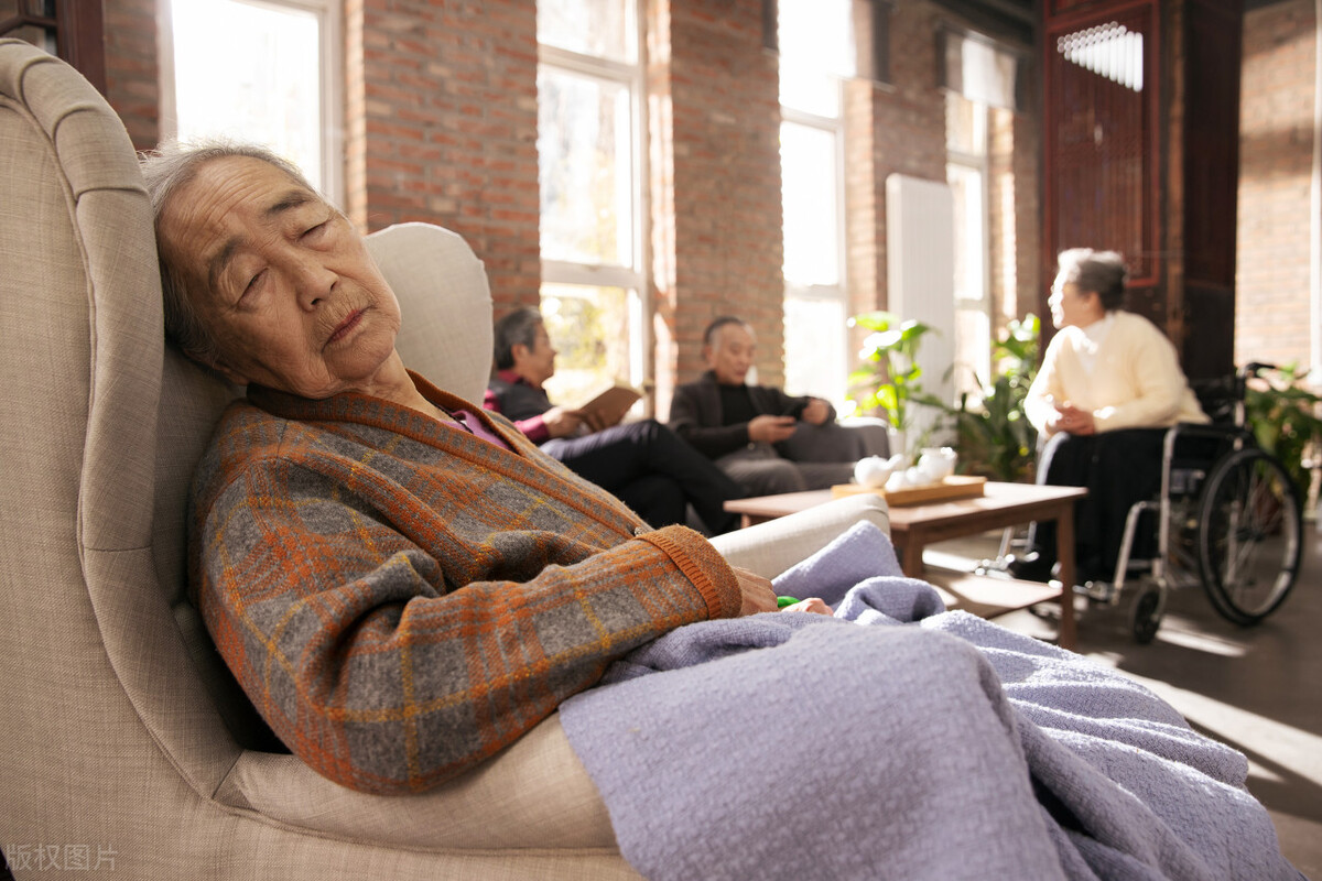 为什么老人会长老人斑,老人为什么会长老人斑