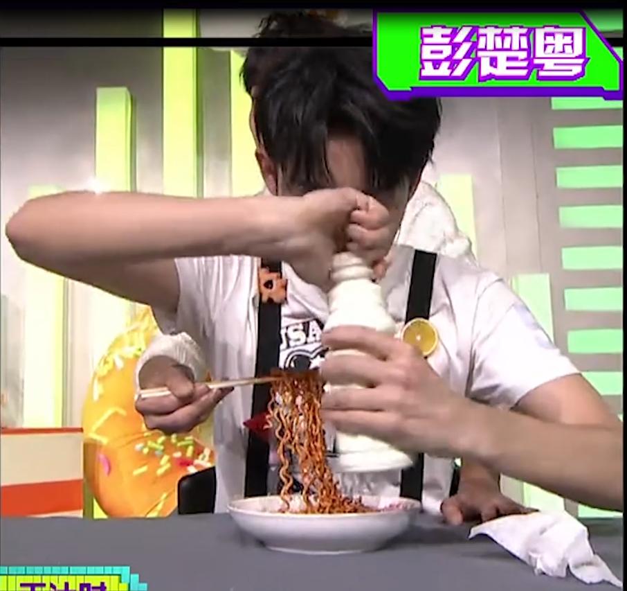 彭楚粤被骗喝油漆是真的吗,彭楚粤肖战现状