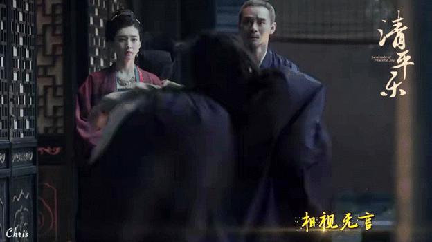 周迅青春靓丽蔡少芬人老珠黄,给皇后