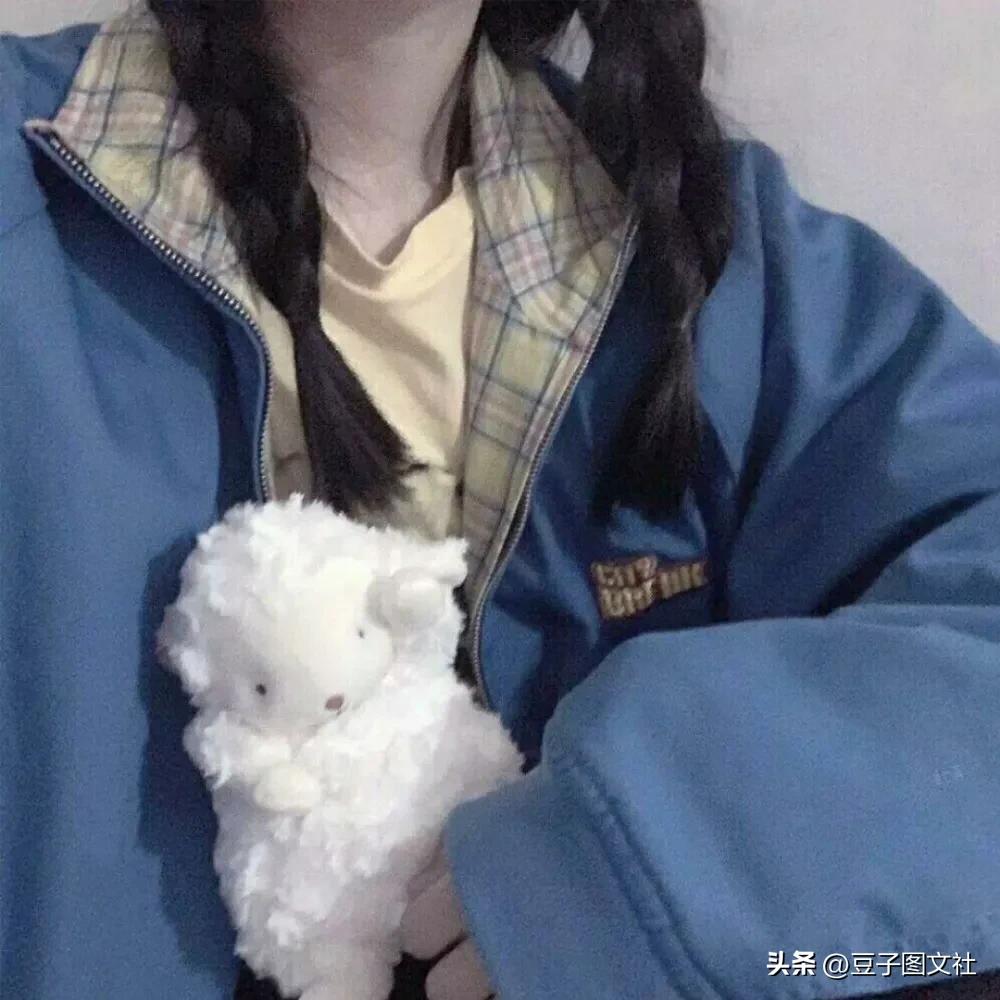 女生头像不露脸头像上有字,超火不露脸部位好看的女生头像