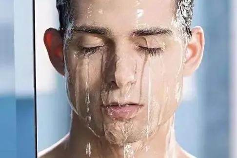 男人护肤最简单最有效办法,男人不护肤皮肤差